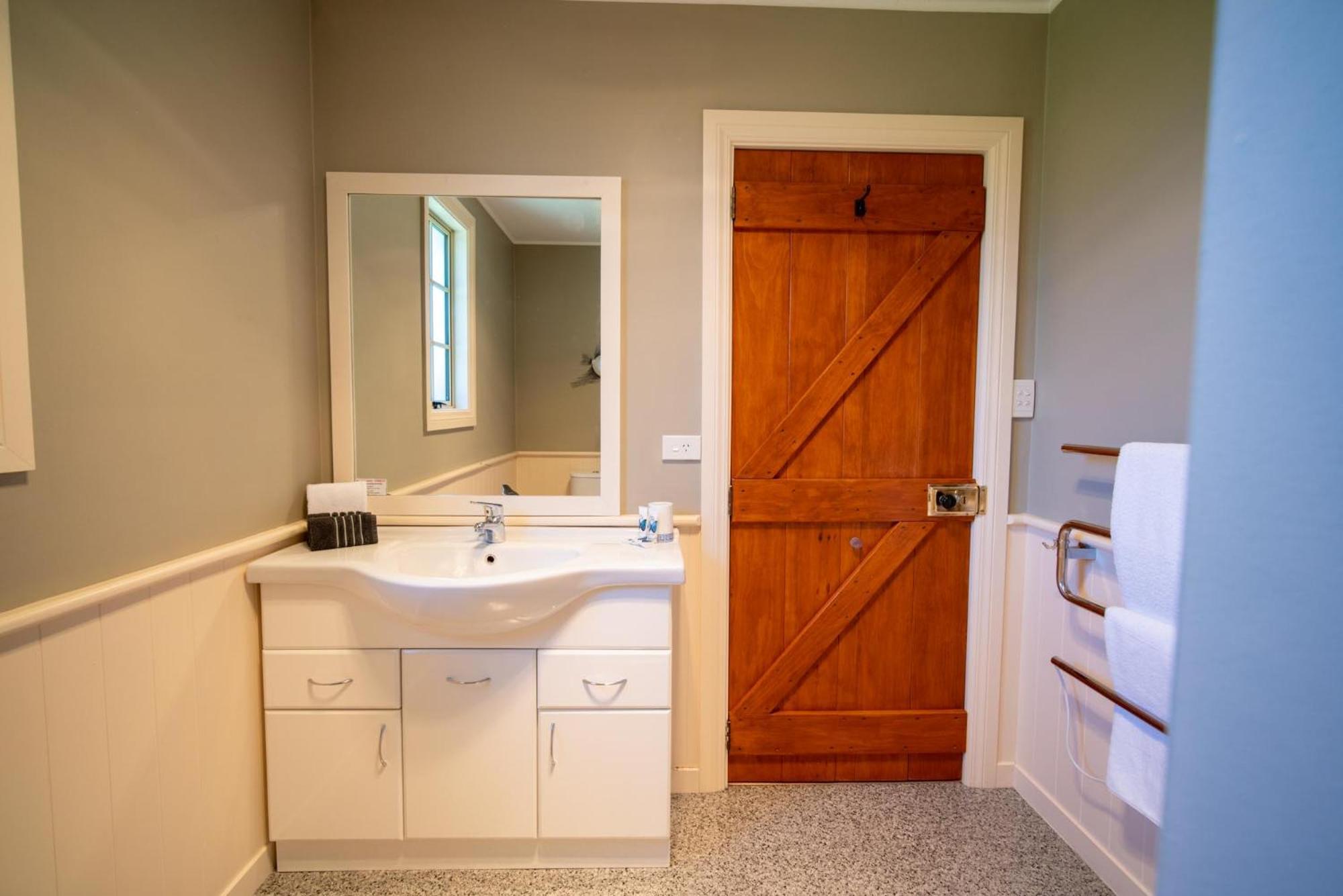Blue Thistle Cottages Te Anau Quarto foto